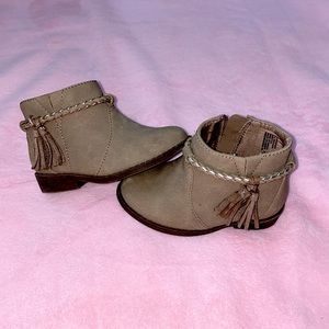 Toddler Girls Ankle Boots. Size 6